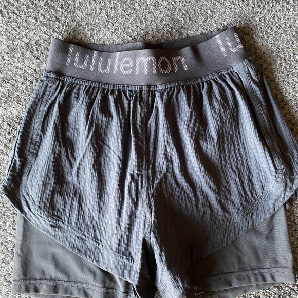 Lululemon Logo Waistband High-Rise Training Short - Picture 3 of 3